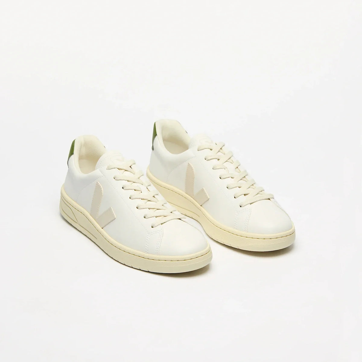 Veja Women's URCA CWL in White Pierre Kiwi